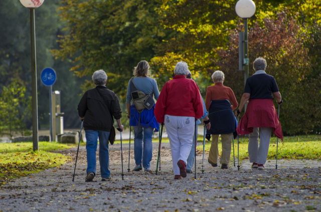 Seniorzy są coraz bardziej aktywni, ale co drugi ma deficyt sił fizycznych lub jest wycofany społecznie. Badania naukowców Politechniki Opolskiej