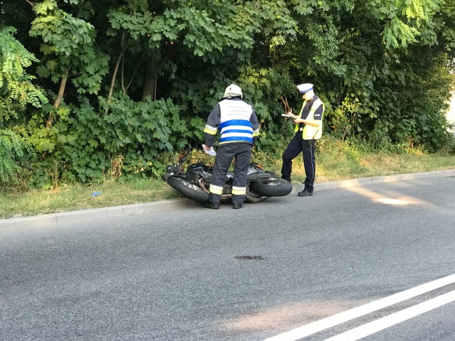 Wypadek na Popiełuszki w Opolu. Poszkodowany motocyklista