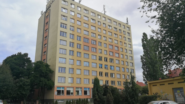 Studenci UO do końca miesiąca muszą opuścić Dom Studencki Kmicic. Budynek przejdzie do dyspozycji służb wojewody