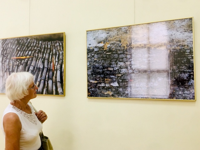 Dziewięciu autorów zrzeszonych w Fotoklubie Opole prezentuje swoje prace w Galerii WuBePe