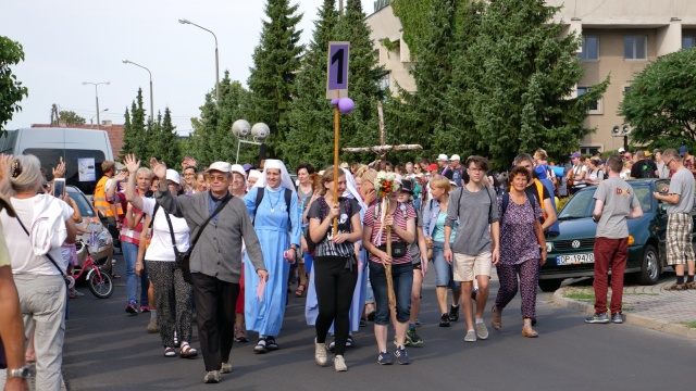 Najliczniejsza grupa pielgrzymów wyruszyła dziś z Opola na Jasną Górę