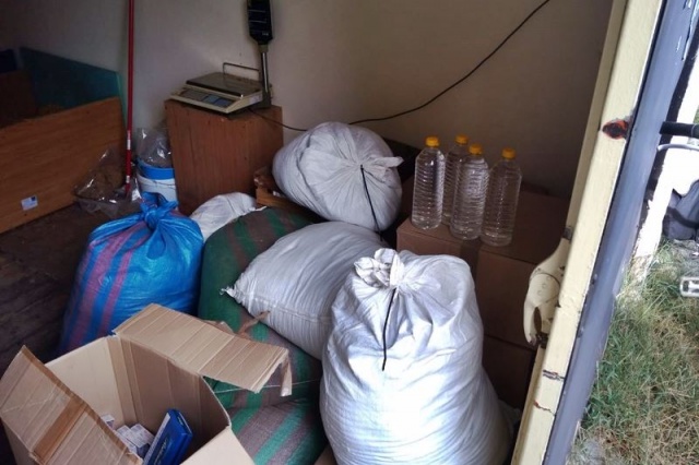 Mieszkaniec Nysy przechowywał w garażu używki warte 140 tysięcy złotych. Tytoń i alkohol nie miały znaków akcyzy