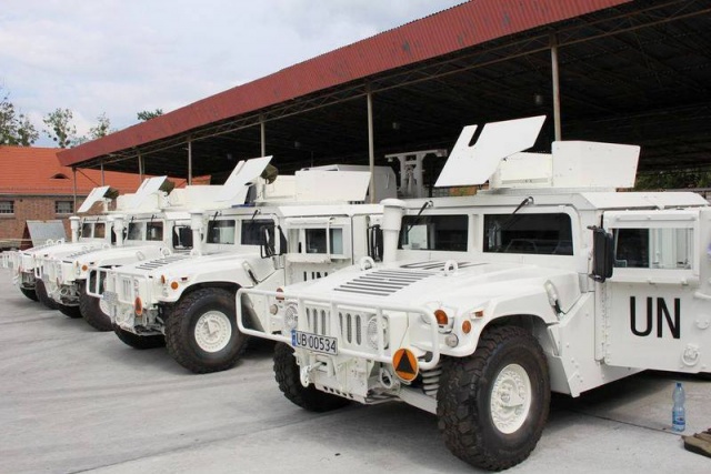 Biały kamuflaż i litery oznaczające siły pokojowe. W Opolu przygotowano pojazdy wojskowe na misję w Libanie