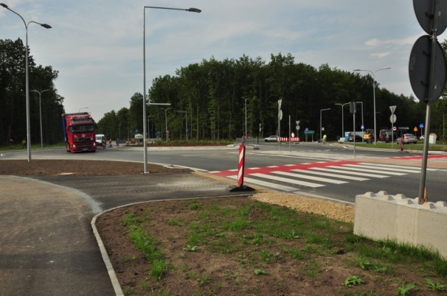 Na krajowej 94 w Walidrogach zakończono budowę ronda. Nie ma objazdu, ma być bezpieczniej