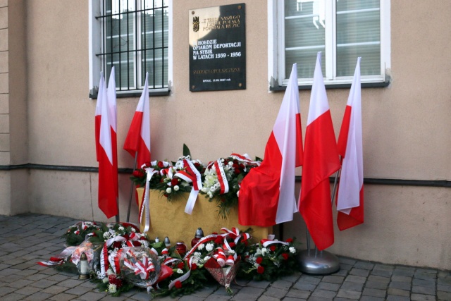 80. rocznica napaści sowieckiej na Polskę. To także obchody dnia Sybiraka. Uroczystości w Opolu [ZDJĘCIA, FILM]