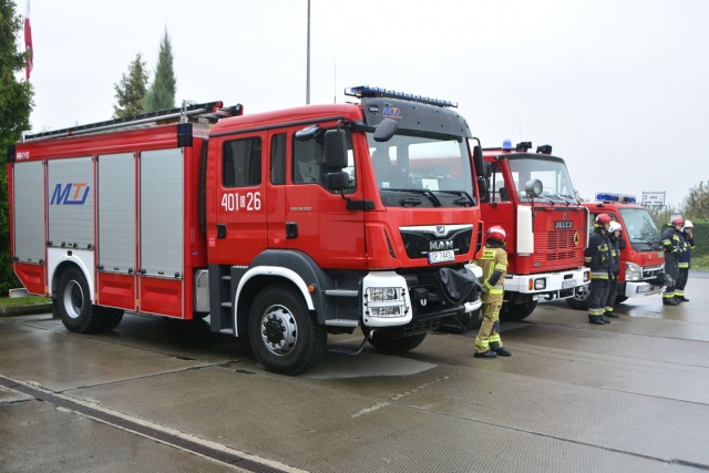 Do brzeskich strażaków trafił nowy wóz bojowy. Wymiany sprzętu doczekali się też ochotnicy spod Grodkowa
