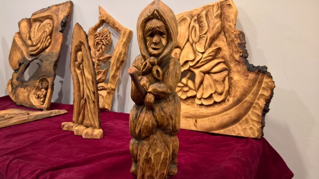 Przez najbliższy miesiąc w Nyskim Domu Kultury można oglądać świat zaklęty w drewnie