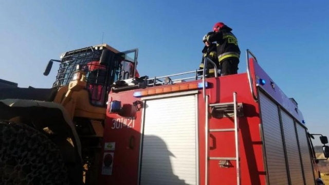 Tarnów Opolski: strażacy pomagali ratować operatora koparki. Mężczyzna źle się poczuł
