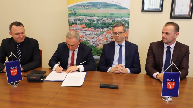 Tereny inwestycyjne w Brzegu oficjalnie w rękach nowego właściciela. Ta transakcja da miastu wiele korzyści