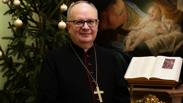 Biskup Andrzej Czaja: Otwórzmy się na znak, jakim jest szopka betlejemska [FILM]