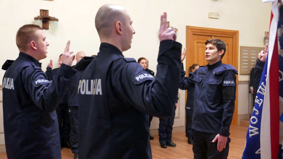 Zaprzysiężenie nowych opolskich policjantów [fot. Mariusz Chałupnik]