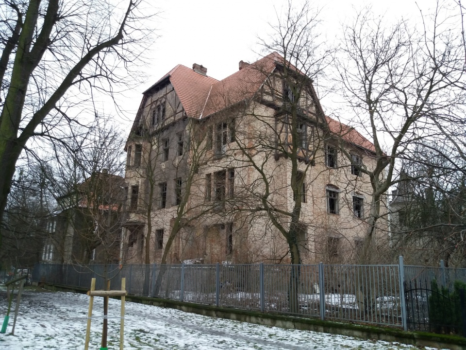 Ruina przy ulicy Lechickiej w Brzegu może wypięknieć [fot. Maciej Stępień]