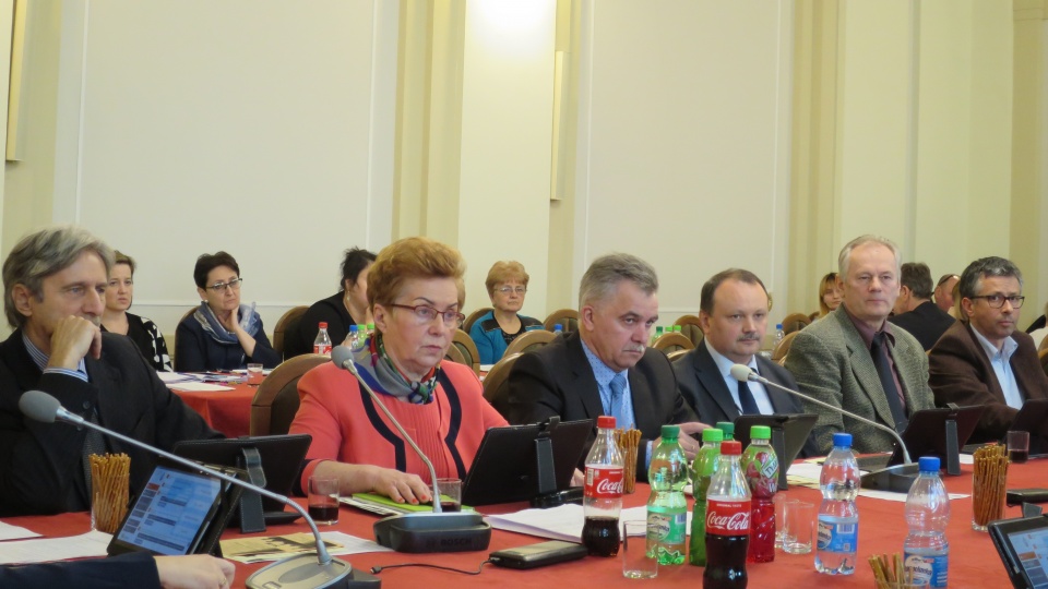 Sesja Rady Miejskiej w Prudniku. Sześciu radnych, którzy wybrani zostali z rekomendacji PO [zdj. Jan Poniatyszyn]