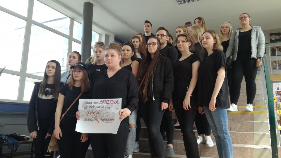 Uczniowie ZSZ numer 4 w Opolu protestowali przeciw protestowi nauczycieli [fot.P.Wójtowicz]