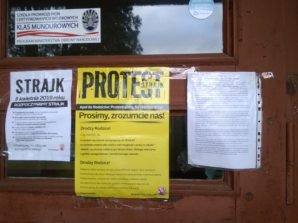 Strajk zawiesili nauczyciele Zespołu Szkół Rolniczych w Prudniku. Zwołano tam radę pedagogiczną [zdj. Jan Poniatyszyn]