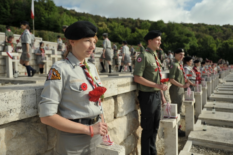 Harcerze na polskim cmentarzu na Monte Cassino [fot. Piotr Rodzoch / ZHP]