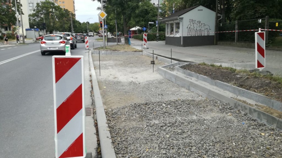 Budowa miejsc parkingowych na osiedlu Chabrów w Opolu potrwa jeszcze kilka tygodni [fot.P.Wójtowicz]
