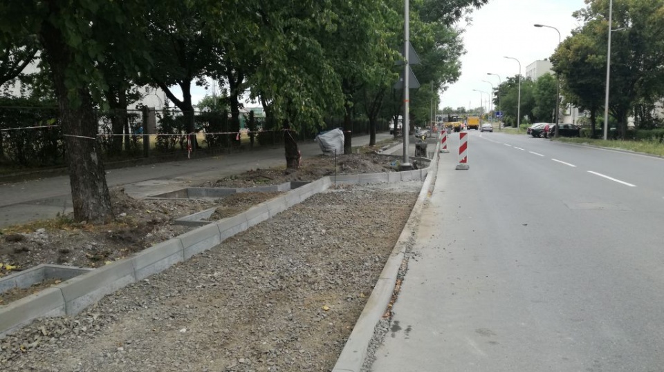 Budowa miejsc parkingowych na osiedlu Chabrów w Opolu potrwa jeszcze kilka tygodni. ....[fot.P.Wójtowicz]