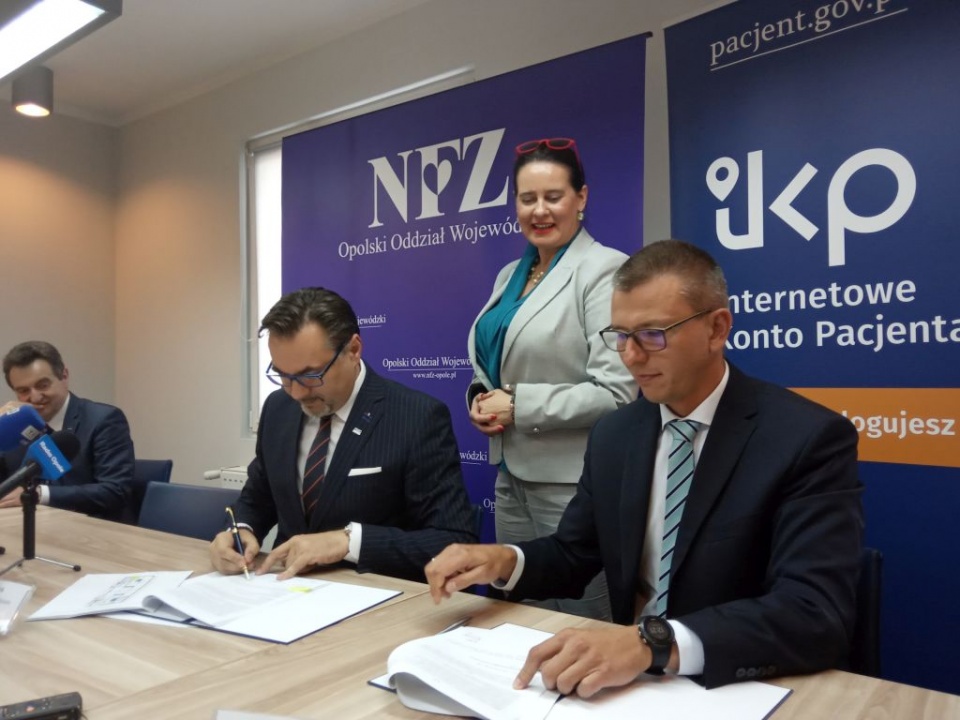 Podpisanie umowy dot. najmu nowej siedziby NFZ w Opolu [fot.P.Wójtowicz]