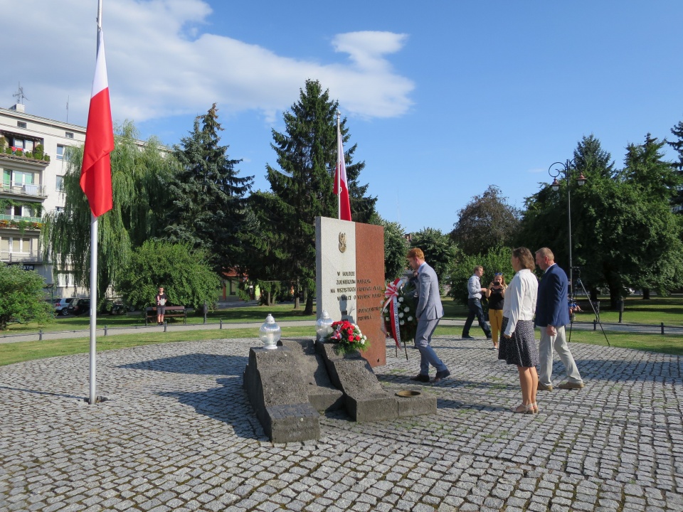 Pomnik Żołnierza Polskiego na Placu Wolności w Prudniku [zdj. Jan Poniatyszyn]