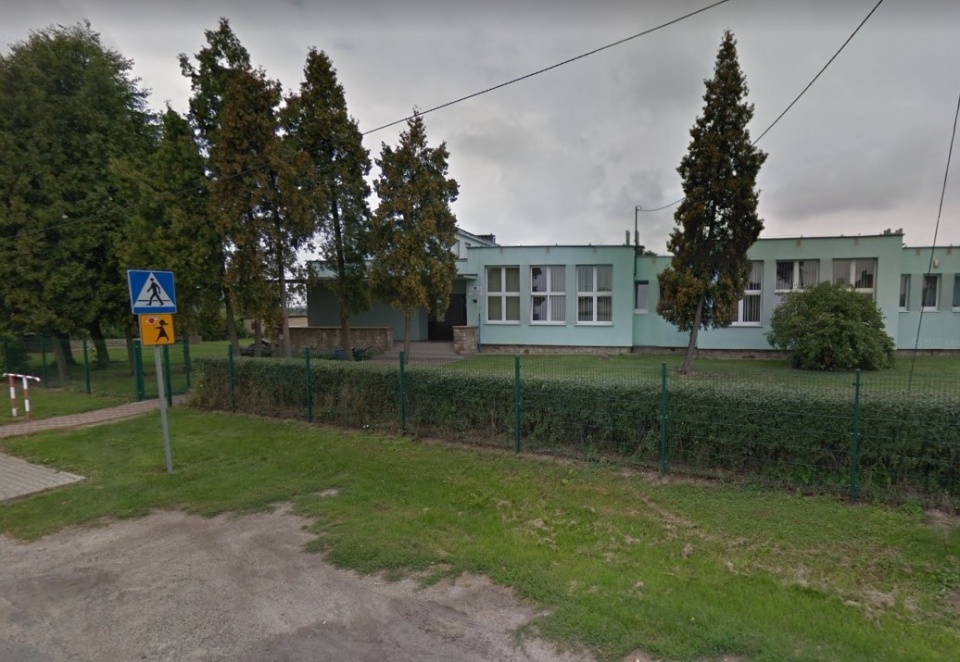 Szkoła podstawowa w Zimnej Wódce [fot. googlemaps]