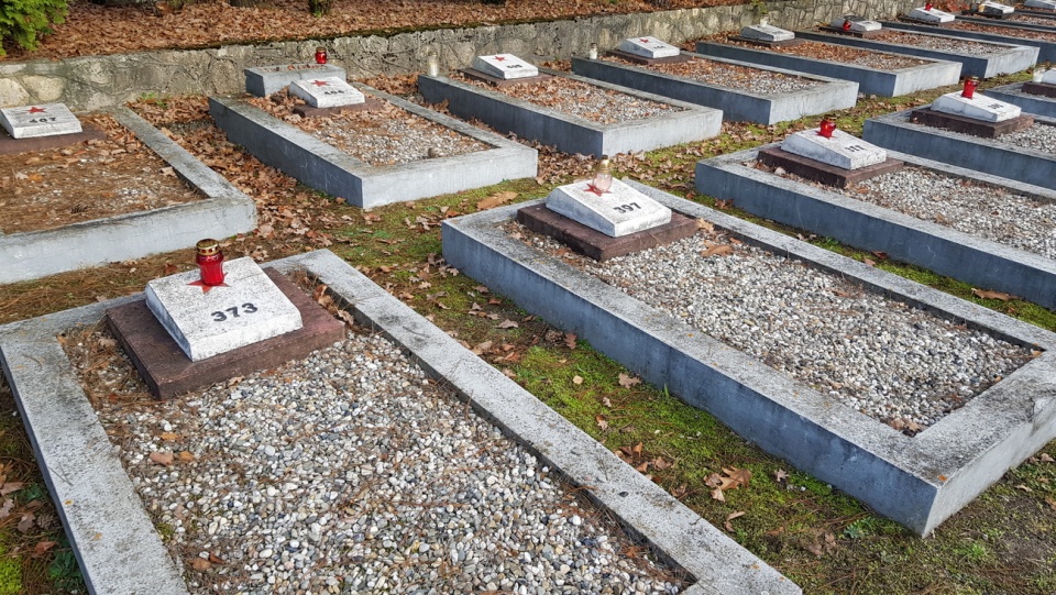 Fundacja Silesia dba o cmentarz żołnierzy radzieckich w Kędzierzynie-Koźlu [fot. A. Pospiszyl]