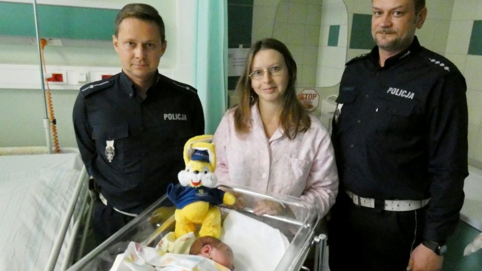 Eskorta rodzącej [fot.opolska.policja.gov.pl]