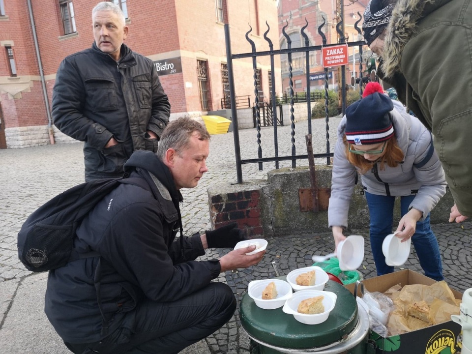 Akcja "Jedzenie Zamiast Bomb" w Opolu [fot. Katarzyna Doros]