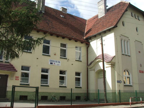 Szkoła w Brożcu z powodu COVID-19 potwierdzonego u 14 nauczycieli zostaje czasowo zamknięta
