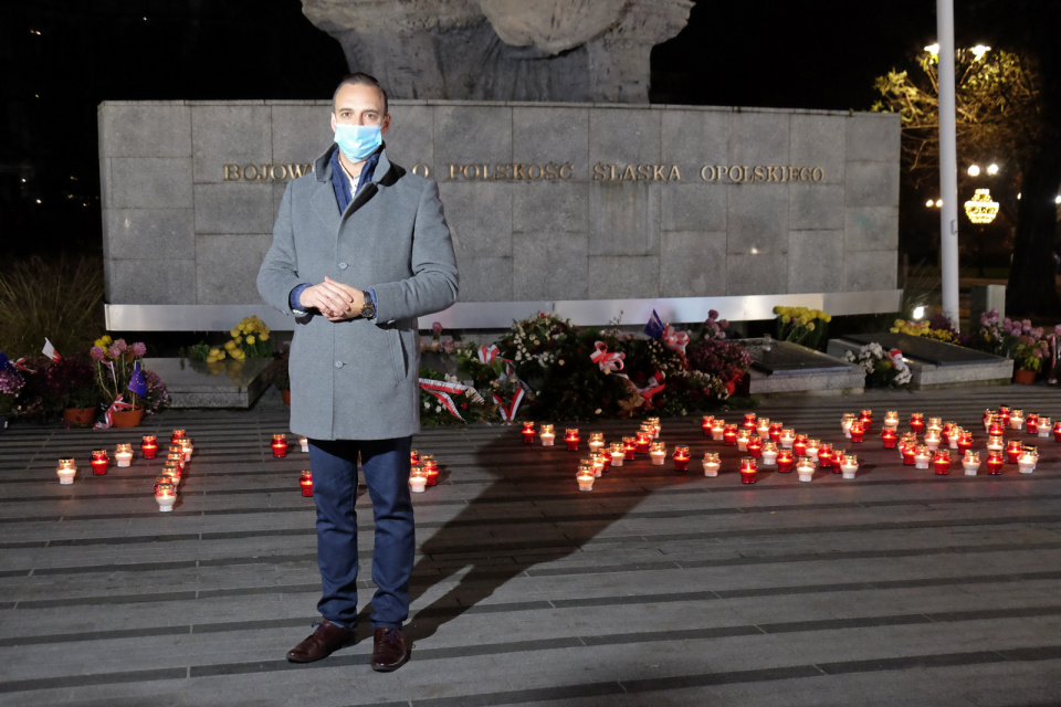 Opolska delegatura IPN zapaliła światło wolności ofiarom stanu wojennego (13.12.20) [fot. Wanda Kownacka]