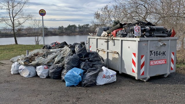 Książka za worek śmieci - taka akcja odbędzie się w całym kraju, także w Opolu na kąpielisku Bolko