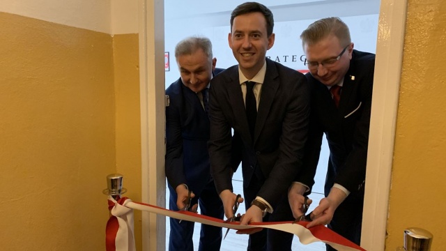 Wiceminister Marcin Ociepa otworzył biuro poselskie w Brzegu. Ma pomóc mieszkańcom i przyczynić się do rozwoju miasta