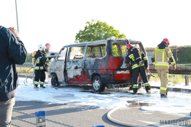Samochód dostawczy spłonął na obwodnicy w Opolu-Czarnowąsach