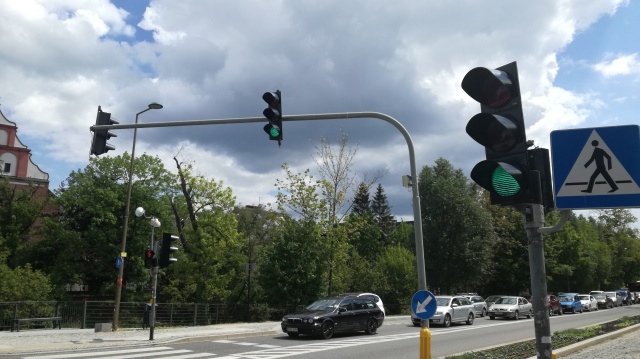 Opole: ruch na ulicach większy, włączono sygnalizację na przejściach dla pieszych