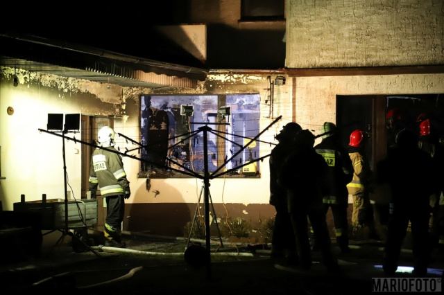 Kadłub Turawski: 7 zastępów straży gasiło pożar domu. Prawdopodobną przyczyną zaprószenia ognia niedopałek papierosa