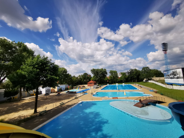 Opole przygotowuje się do otwarcia basenów. Obostrzenia sanitarne wymuszają limit osób na pływalniach
