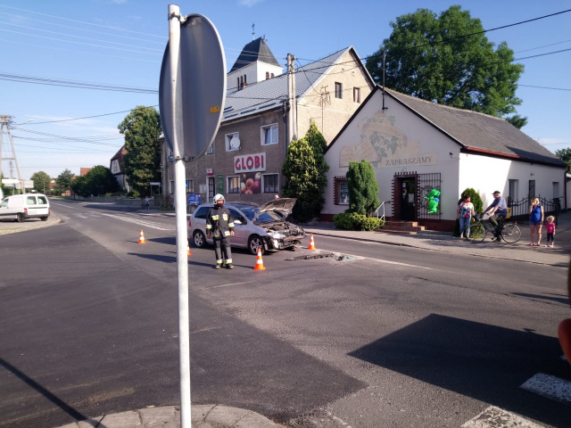 Wypadek w Komprachcicach. Jedna osoba została poszkodowana
