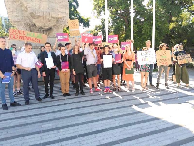 Lewicowe młodzieżówki chcą walczyć z mową nienawiści. Złożą projekt uchwały do Rady Miasta Opola
