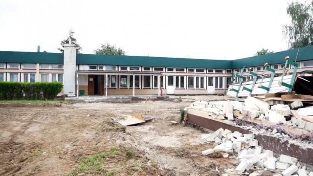 Dobre tempo prac przy rozbudowie przedszkola w Otmuchowie. Jeszcze w tym roku powstanie tam żłobek dla 35 maluchów