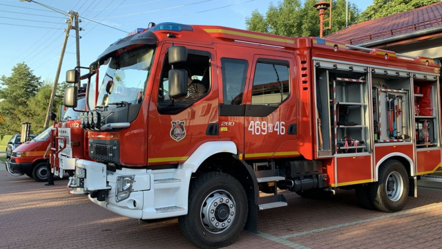 Strażacy ze Starego Grodkowa otrzymali nowy wóz bojowy. Jego 36-letni poprzednik nie trafi jednak na złom