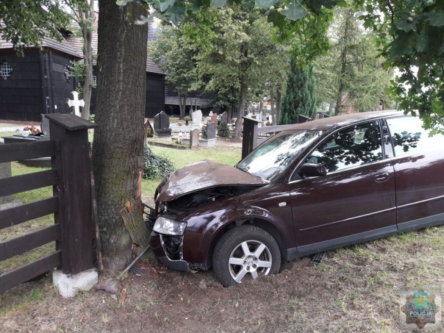 Pijany 20-latek za kierownicą audi wylądował na cmentarzu w Oleśnie. Oby to była dla niego przestroga na przyszłość