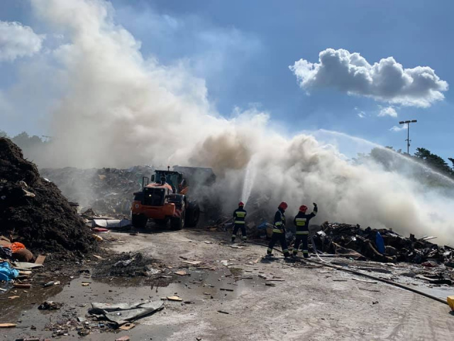Pożar na wypisku śmieci w Kędzierzynie-Koźlu. Sytuacja jest opanowana [AKTUALIZACJA]