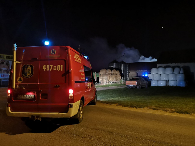 Pożar budynku gospodarczego w Strzelcach Opolskich. W środku są zwierzęta hodowlane [AKTUALIZACJA]