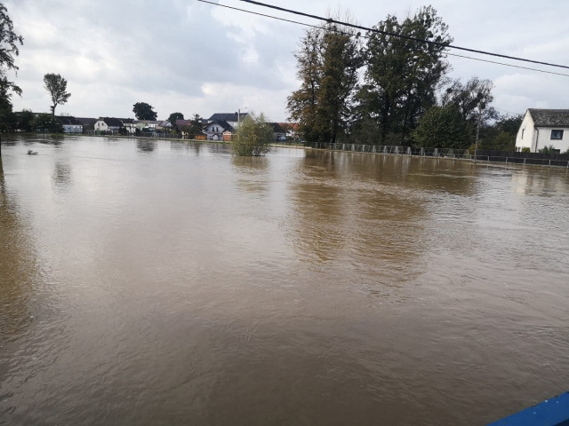 Nadal trudna sytuacja na rzece Osobłodze w powiecie prudnickim. Woda opada, ale bardzo powoli