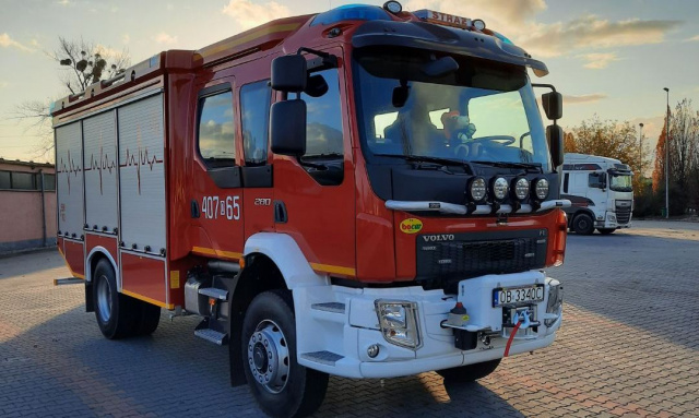 Nowy wóz strażacki dotarł do Zwanowic. To nagroda za wysoką frekwencję w lipcowych wyborach prezydenckich