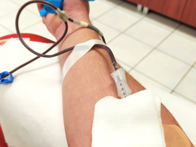 Krwiodawcy mogą liczyć na dodatkowy dzień wolny od pracy i ulgę w transporcie publicznym