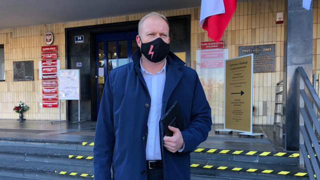 Poseł Witold Zembaczyński żąda wyjaśnień od wojewody opolskiego w sprawie szpitala w Korfantowie. Atakuje również poseł Violettę Porowską