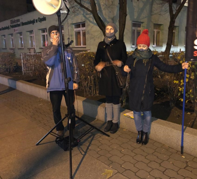 Opole: przeciwnicy aborcji modlili się przed opolską porodówką w intencji nienarodzonych dzieci