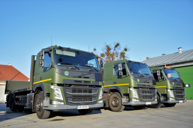 Opolscy logistycy otrzymali sześć nowych ciężarówek. To samochody ogólnego przeznaczenia dużej ładowności