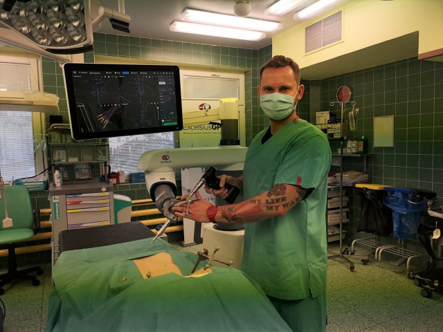 Uniwersytecki Szpital Kliniczny w Opolu testuje robota neurochirurgicznego. Jest precyzyjny i skraca czas operacji